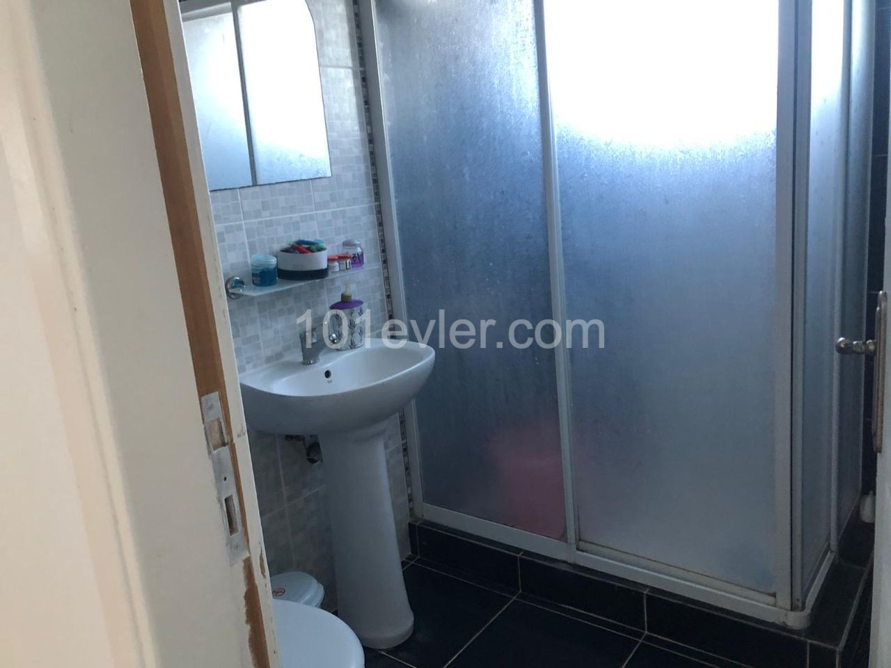 Flat for sale in Kyrenia -Lapta 2+1 . Furnished ** 