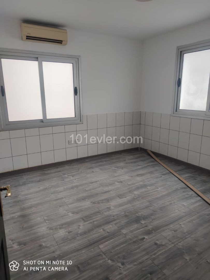 GIRNE karakum bolgesinde KIRALIK 3+1 dukkan duplex esyasiz,