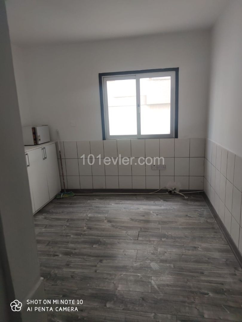 GIRNE karakum bolgesinde KIRALIK 3+1 dukkan duplex esyasiz,