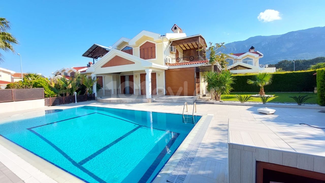 Zu verkaufen villa in Kyrenia - Lapta 4 + 1 ** 