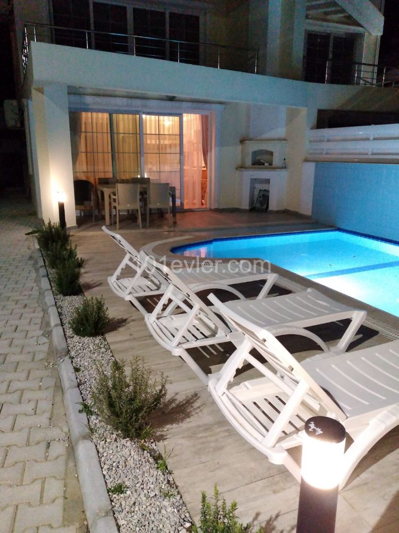 Villa zu verkaufen in Kyrenia-Alsancak 3 + 1 ** 