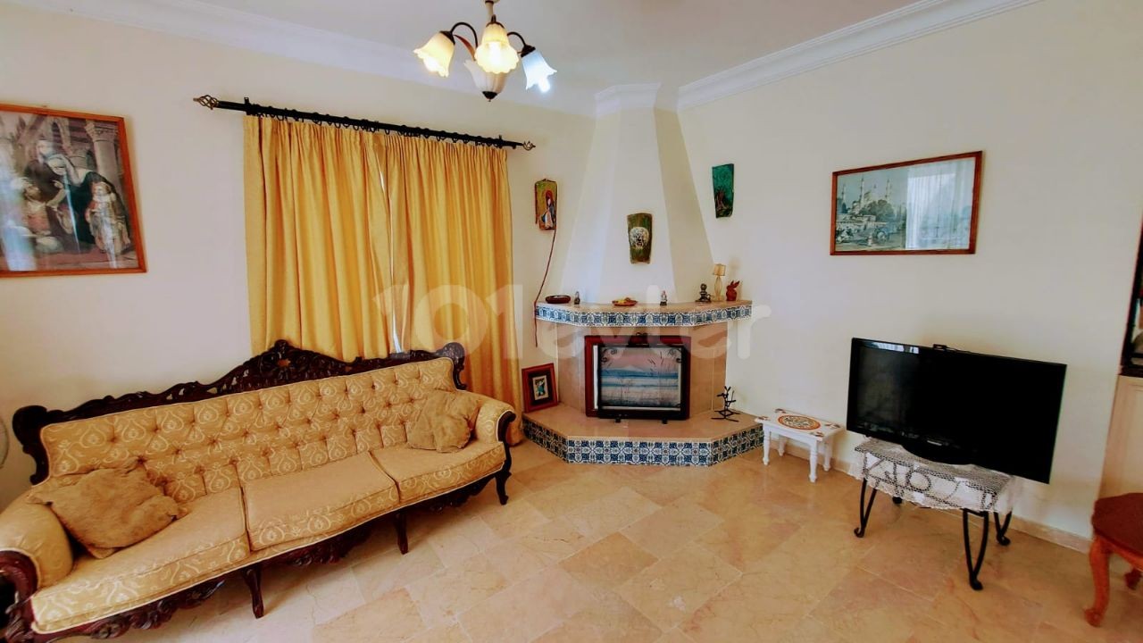 GIRNE - KARSIAYKA KIRLIK VILLA 3+1. ** 