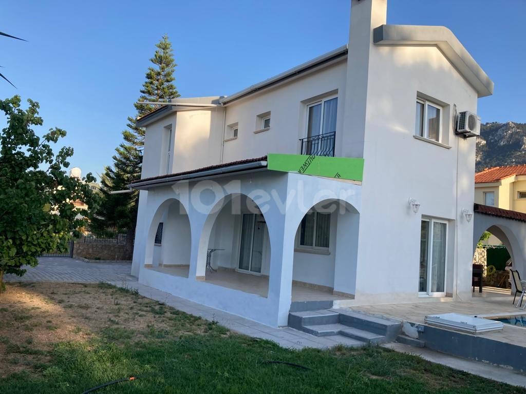 Girne -Karsiyka kiralik gunluk villa 4+1.