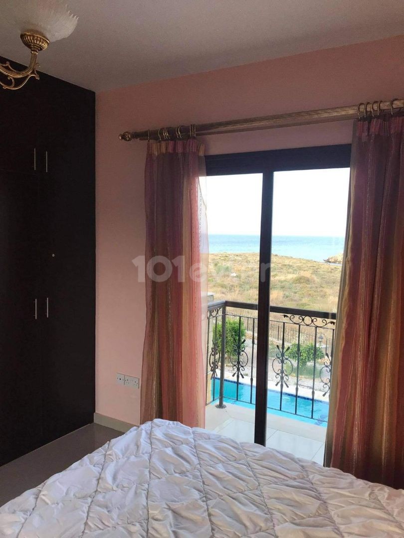 GIRNE - KARSIAYKA    KIRALIK VILLA 3+1.