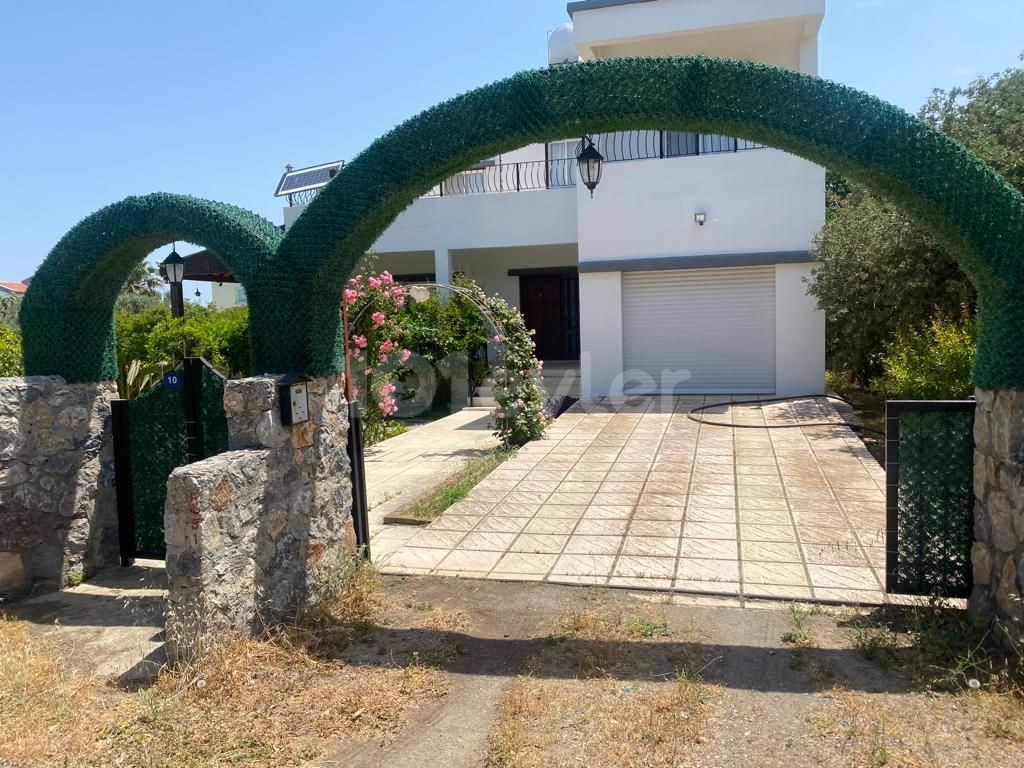 3+1 villa zum Verkauf in Kyrenia-Karsiyaka ** 