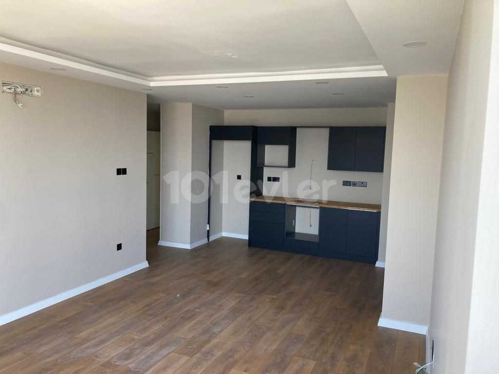 Entering-the apartment for sale in the center is 3+1 unfurnished.there is parking on the 7th floor, with sea views., With an elevator . 95m2. ** 