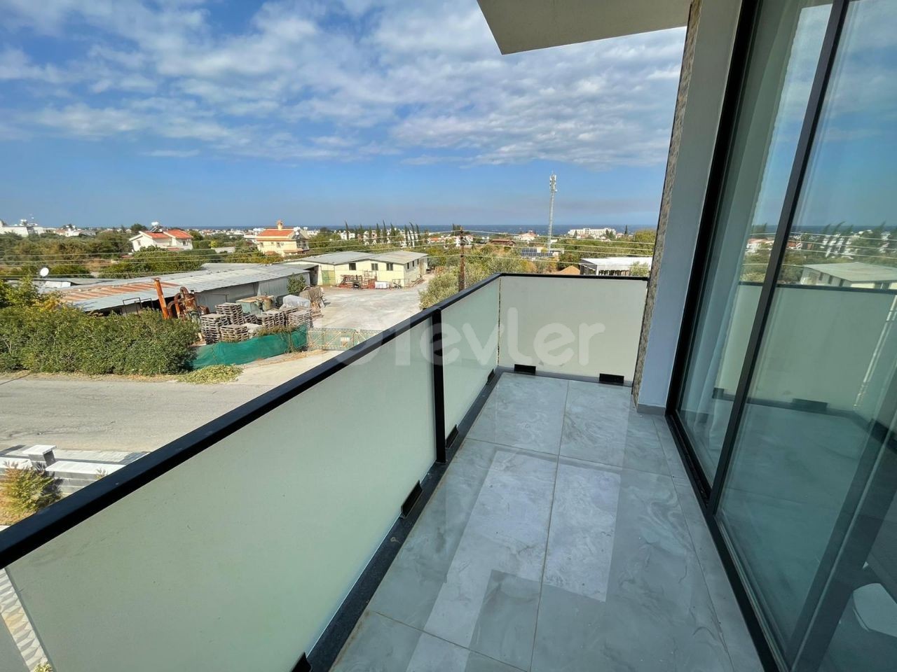 Kyrenia-Lapta! Zum Verkauf apartments 2+1 Was Llogara!!! First floor ① garden and SECOND floor ① TERACCE ** 