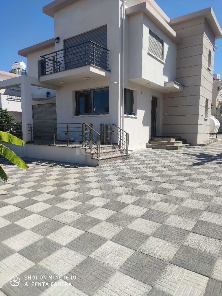 YESILTEPE LU LLOGARA VILLA MONATLICHE MIETE MIT PRIVATEM POOL MIT BLICK AUF DIE BERGE UND DAS MEER ** 