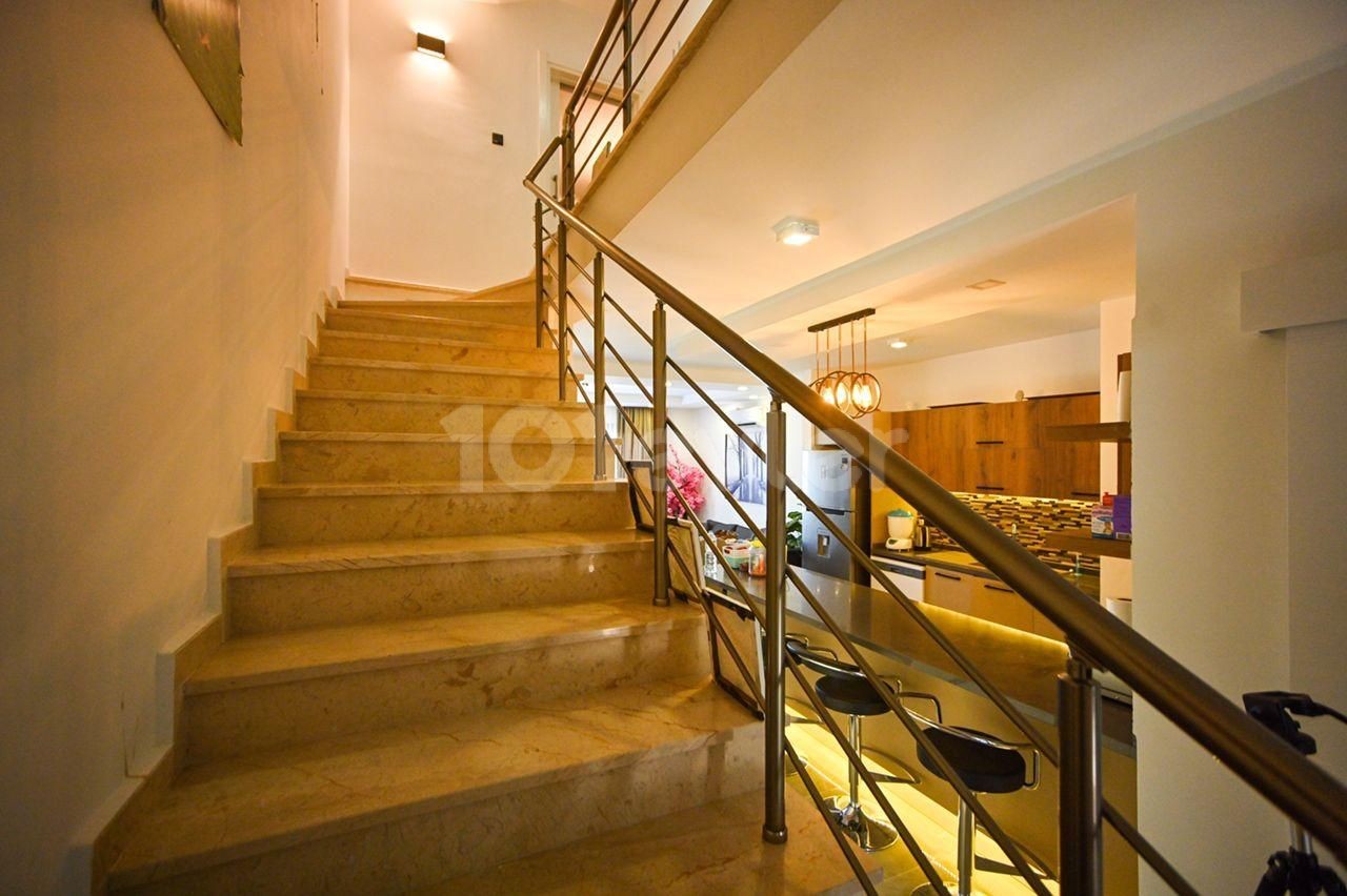 Fully furnished almost new 3+1 penthouse for sale in the center of Kyrenia ** 