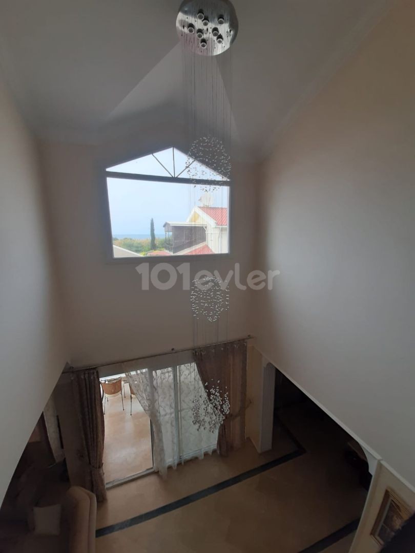 GIRNE- LAPTA, KIRALIK LUX VILLA 4+1. ** 