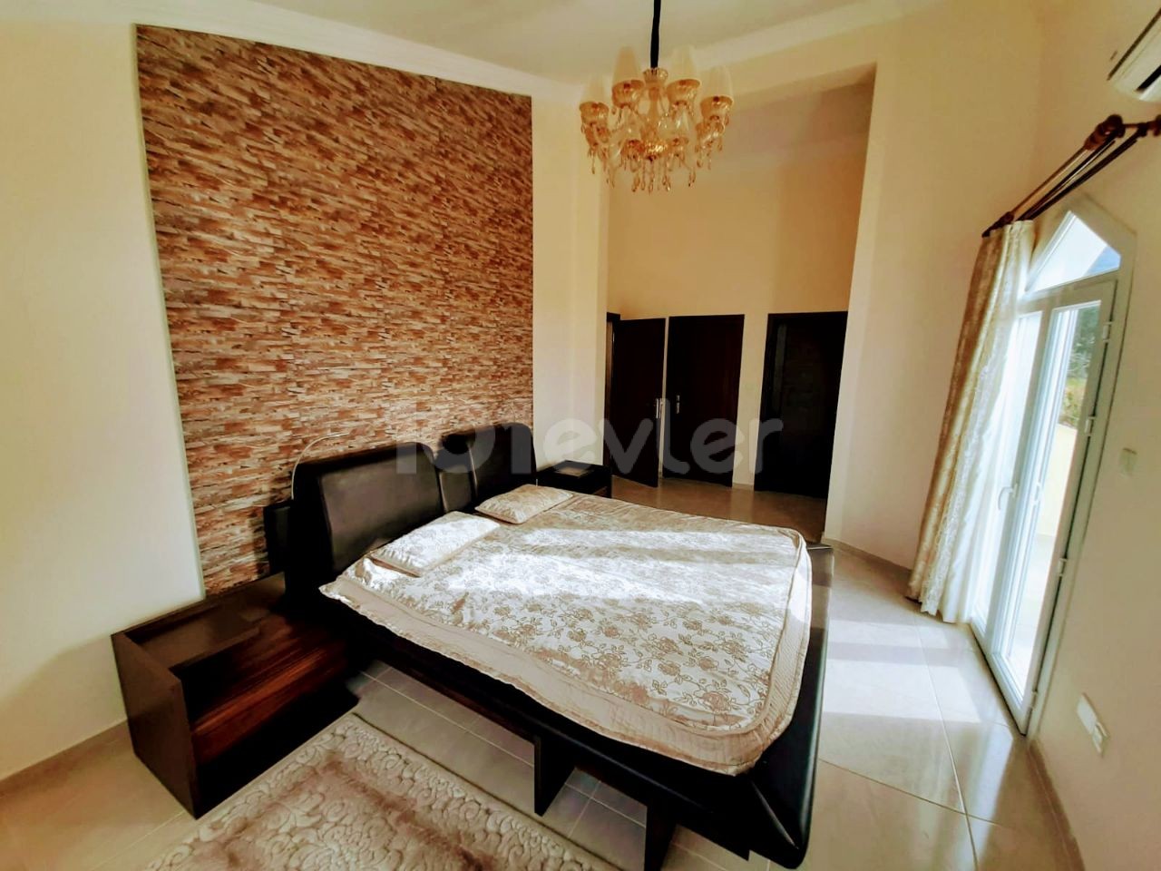 GIRNE- LAPTA, KIRALIK LUX VILLA 4+1. ** 