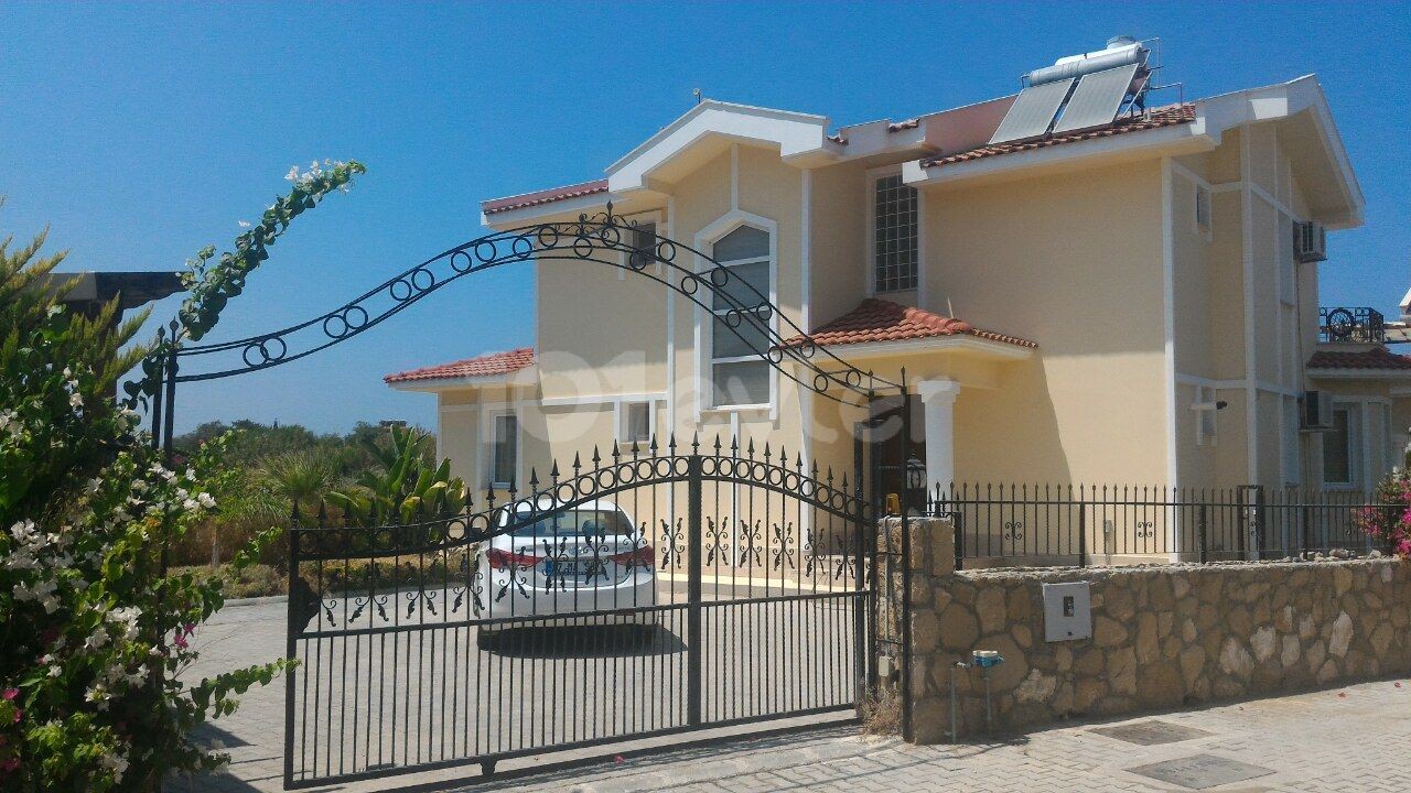 GIRNE- LAPTA, KIRALIK LUX VILLA 4+1. ** 