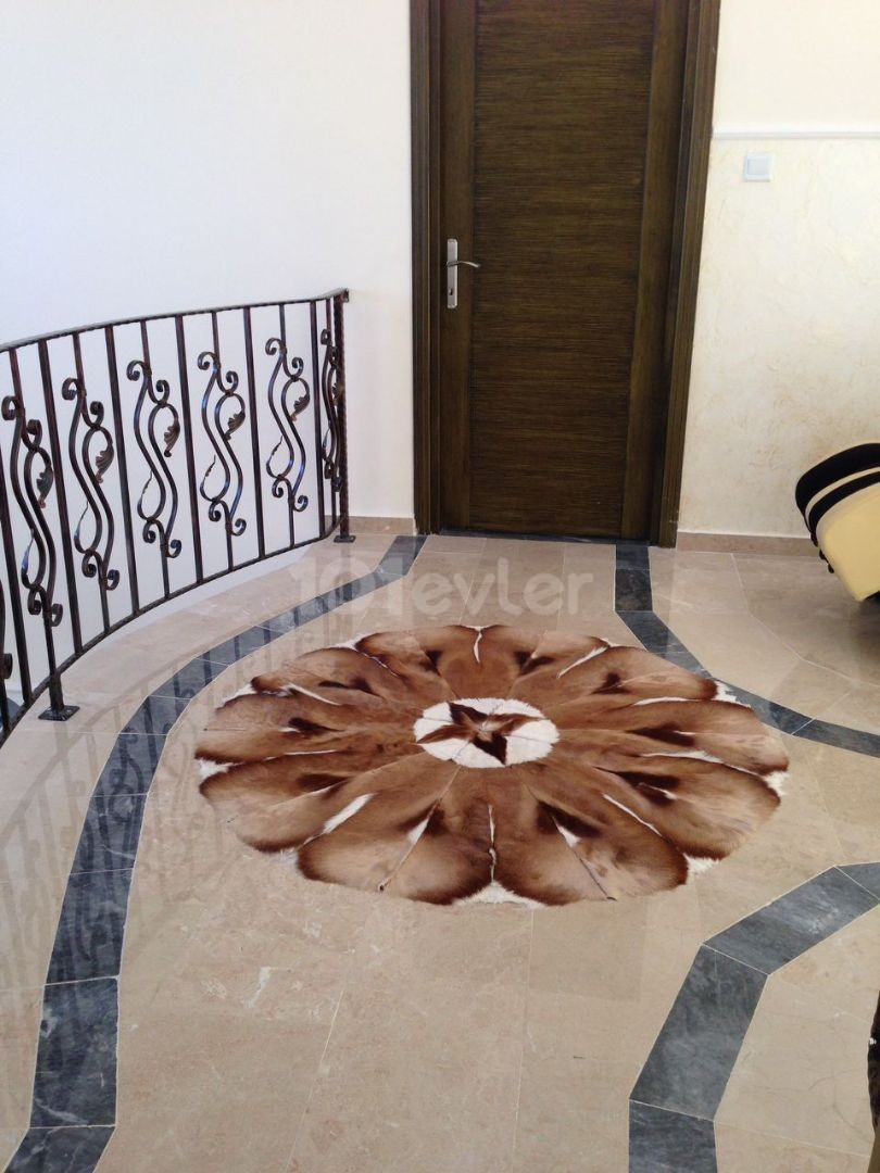 GIRNE- LAPTA, KIRALIK LUX VILLA 4+1. ** 