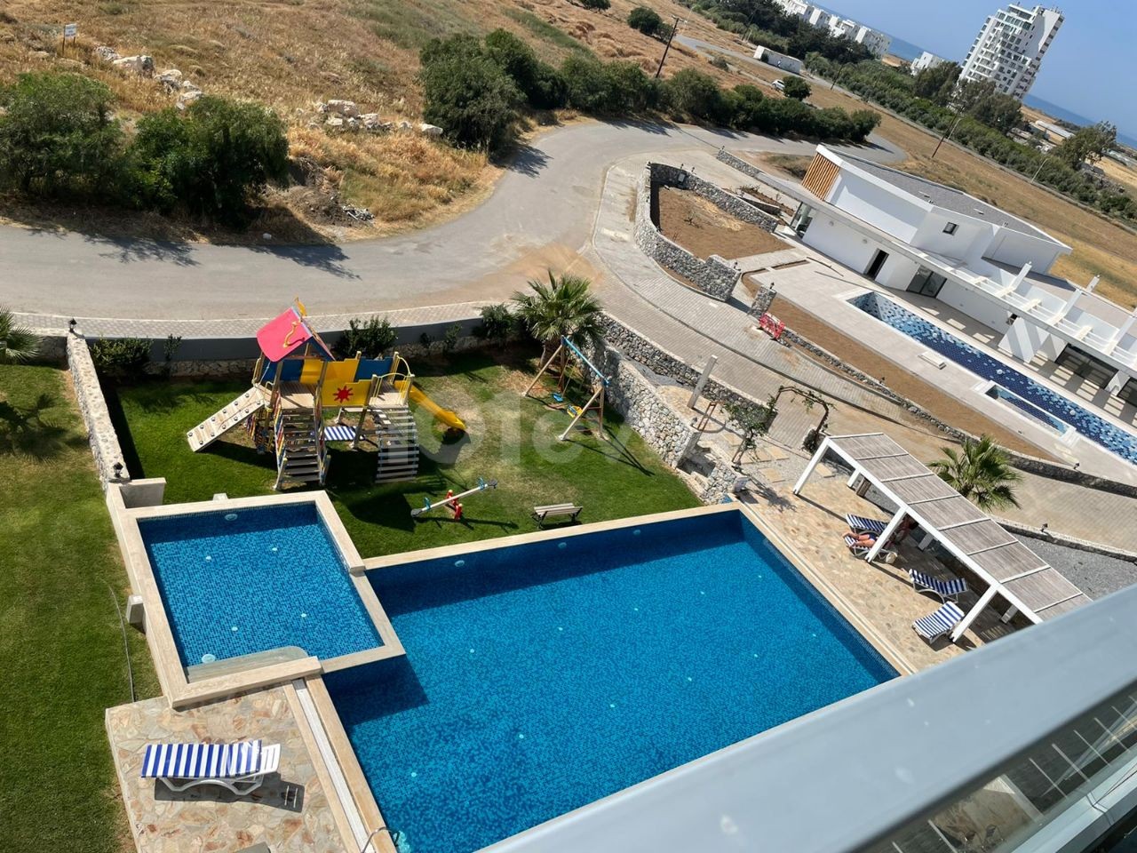 Zu verkaufen 1+1 Wohnung in Kyrenia - Guzelyurt. ** 