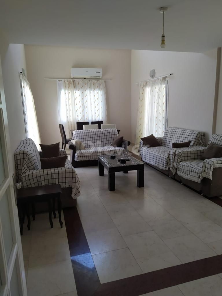 GIRNE - Çatalkoy kiralik villa 4+1, esyalı, havızlu.  Dağ tarafında