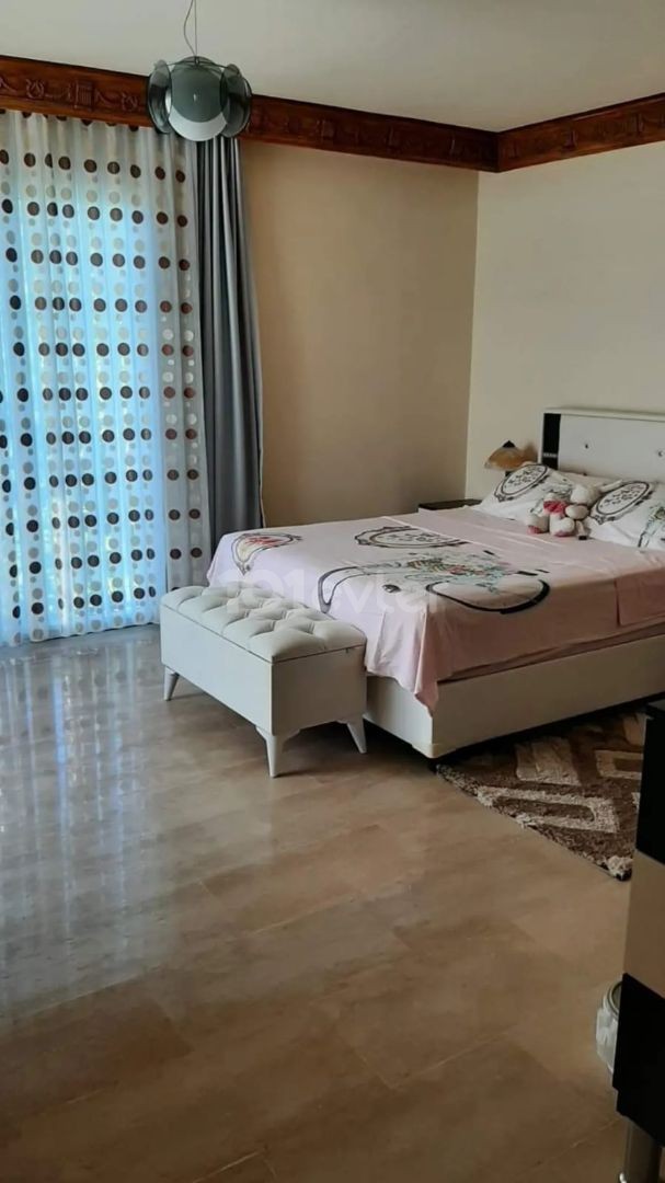 Havuzlu 3+1 Villa, 850m2 arsa, dağ ve deniz manzaralı, mobilyalı, şömineli satılık villa.