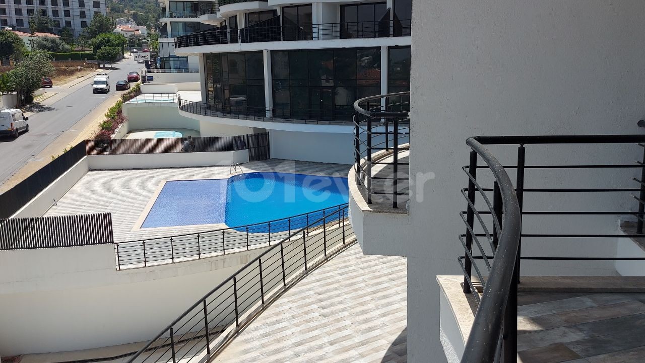 KYRENIA - Upper Kyrenia, 2+1 flat for sale in Barış Park.