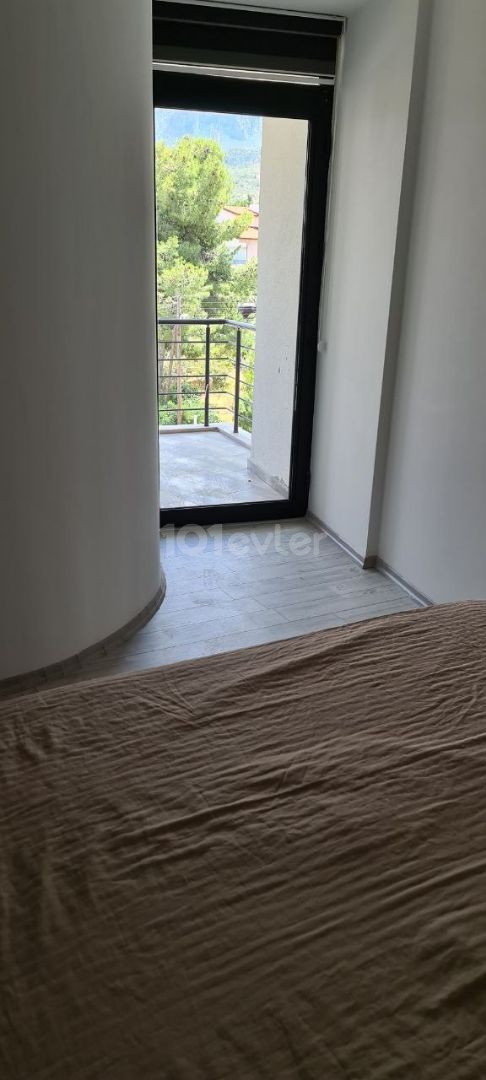 KYRENIA - Upper Kyrenia, 2+1 flat for sale in Barış Park.