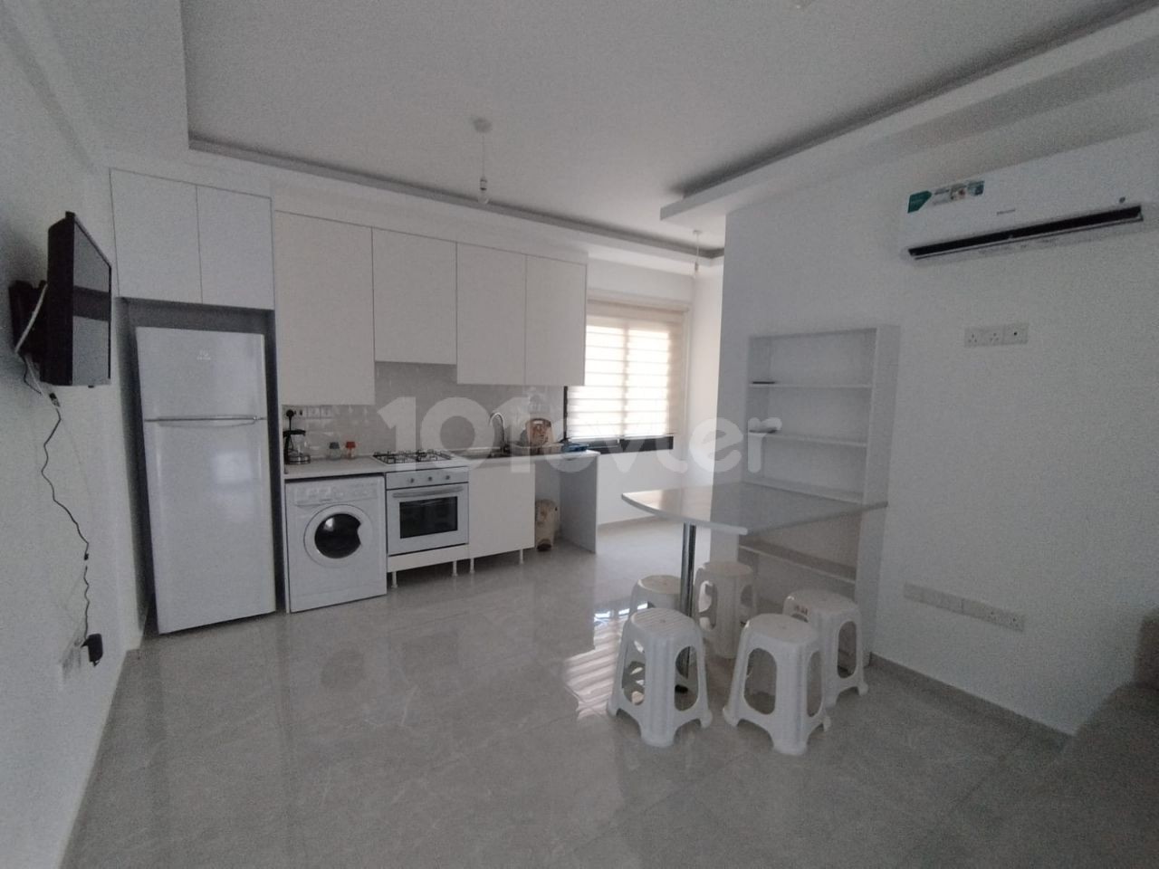 Girne - Alsancak kiralik daire 1+1 esyali, site icinde, havuzlu