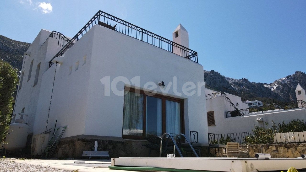 3+1 Villa zu verkaufen in Kyrenia-Karmi Zentrum .  ** 