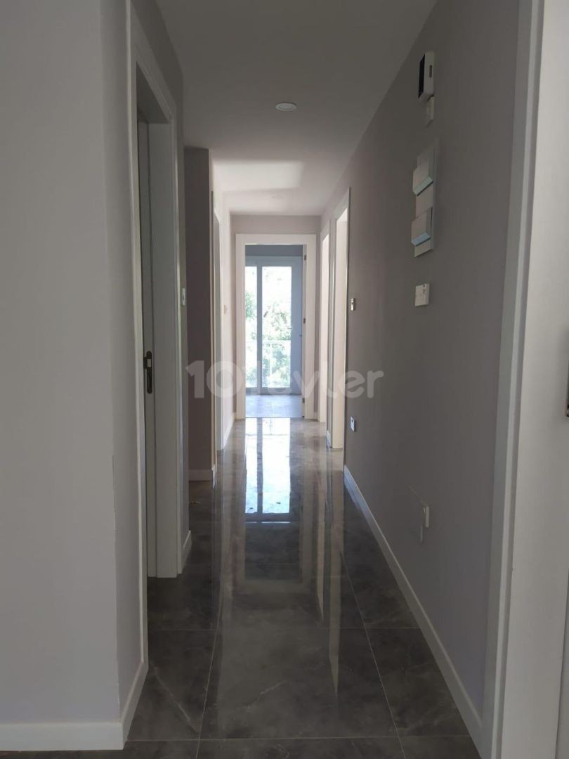 Girne - Alsancak, satılık 3+1 daire, 130 m2, yeni ev  Acilen