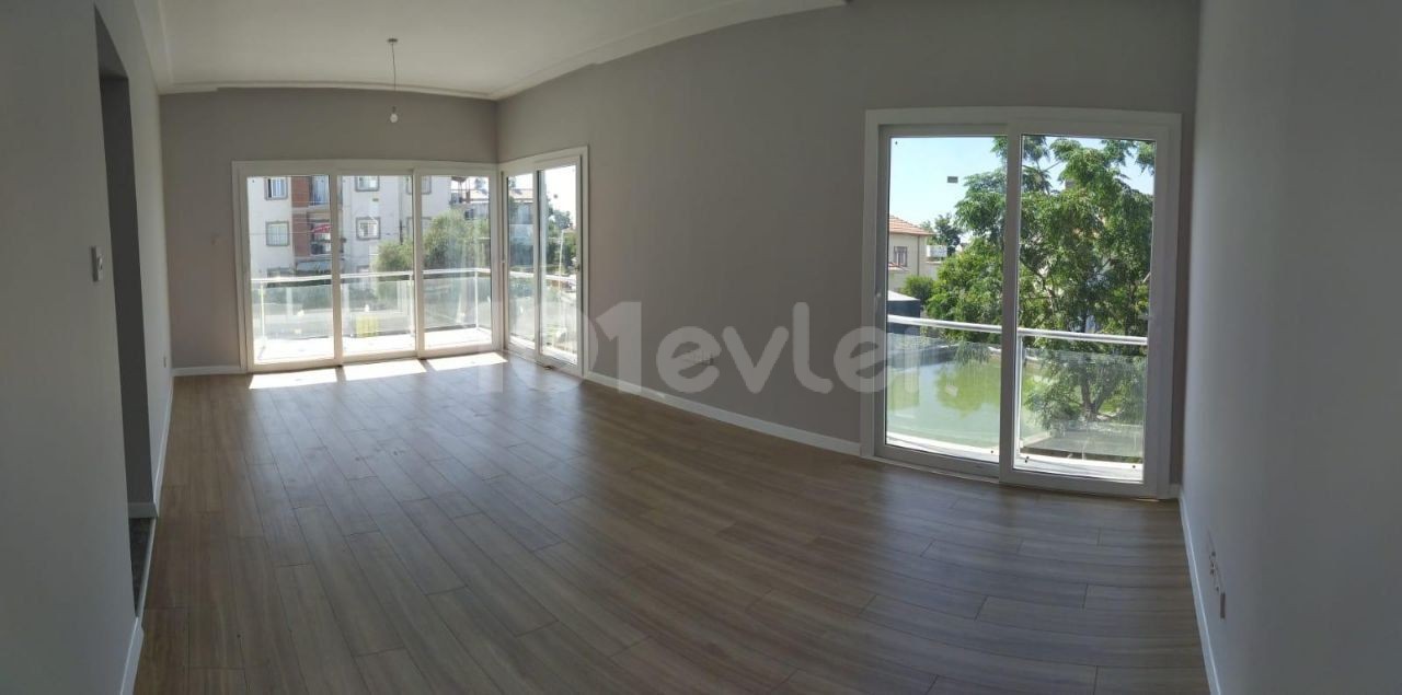 Girne - Alsancak, satılık 3+1 daire, 130 m2, yeni ev  Acilen