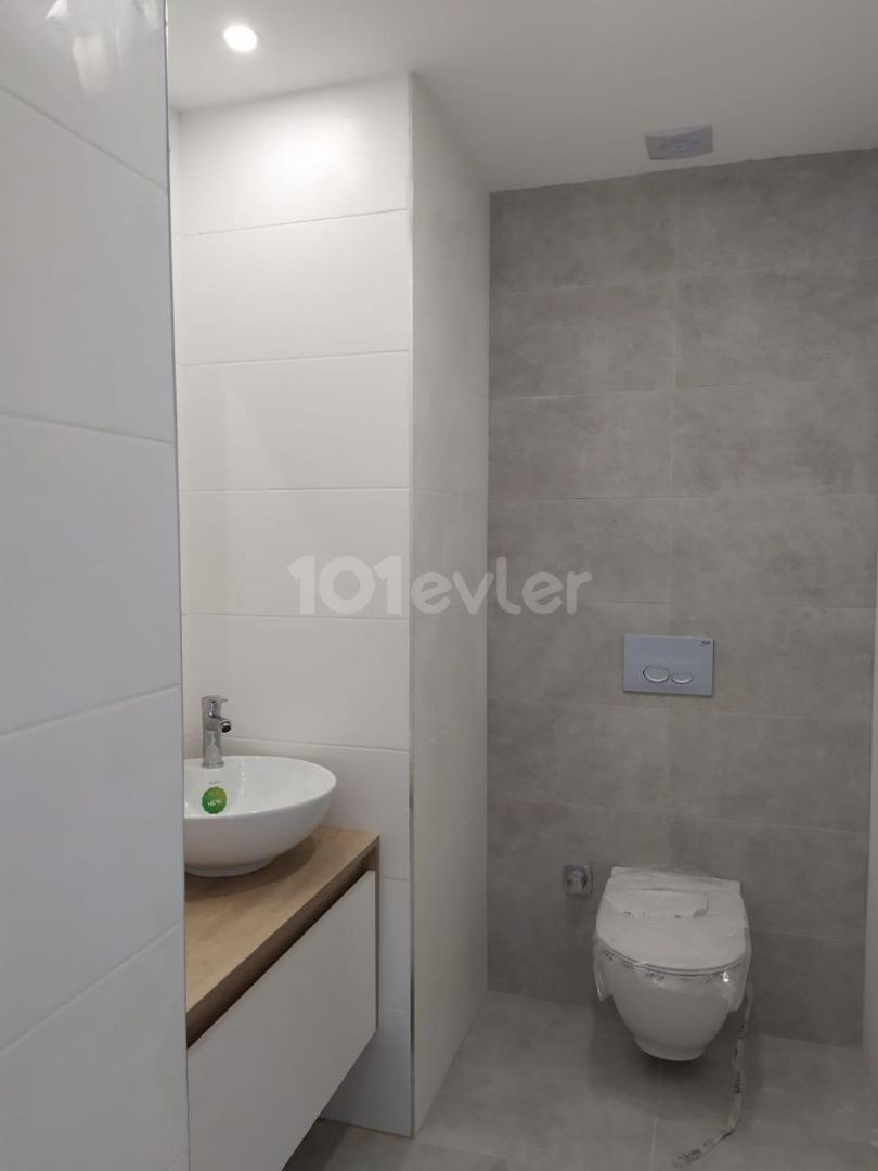 Girne - Alsancak, satılık 3+1 daire, 130 m2, yeni ev  Acilen