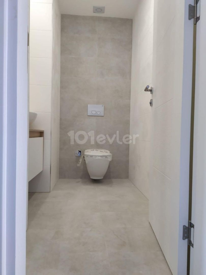 Girne - Alsancak, satılık 3+1 daire, 130 m2, yeni ev  Acilen