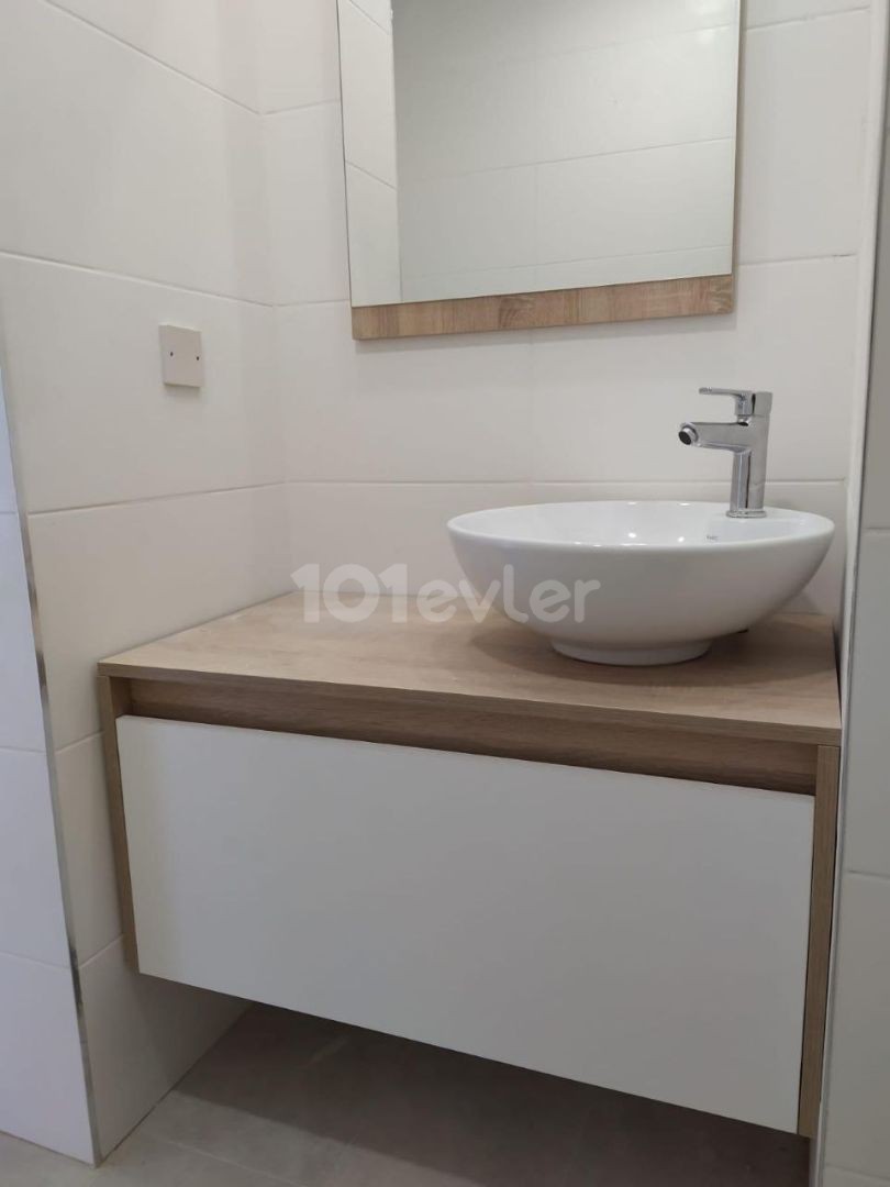 Girne - Alsancak, satılık 3+1 daire, 130 m2, yeni ev  Acilen