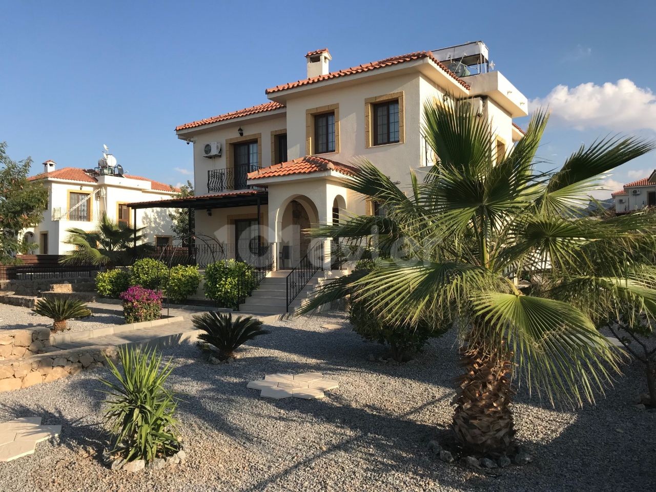 GIRNE - ARAPKOY, KIRALIK VILLA 4+1. Türkçe, İngilizce, Rusça konuşuyoruz.