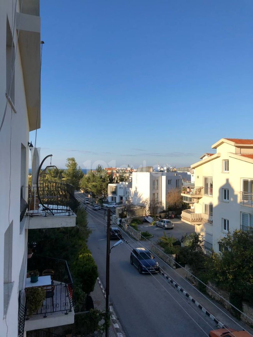 Girne - Alsancak , 3+1, 120 m2, mobilyalarla satılmaktadır. Acil satış.