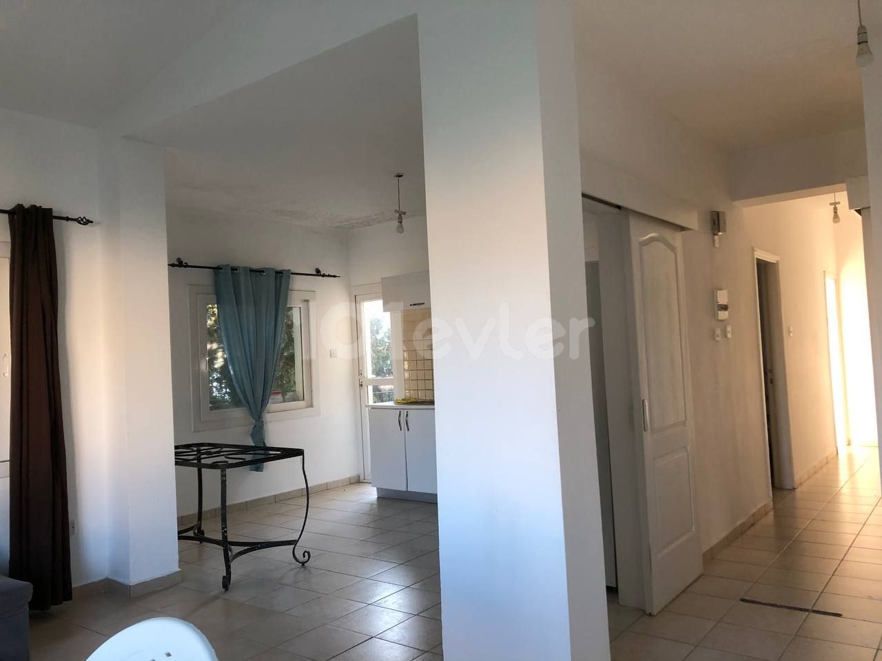 Girne - Alsancak , 3+1, 120 m2, mobilyalarla satılmaktadır. Acil satış.