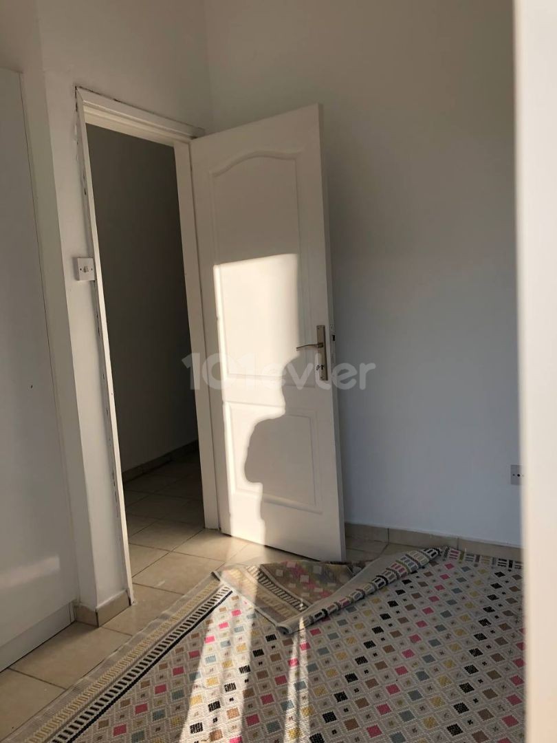 Girne - Alsancak , 3+1, 120 m2, mobilyalarla satılmaktadır. Acil satış.