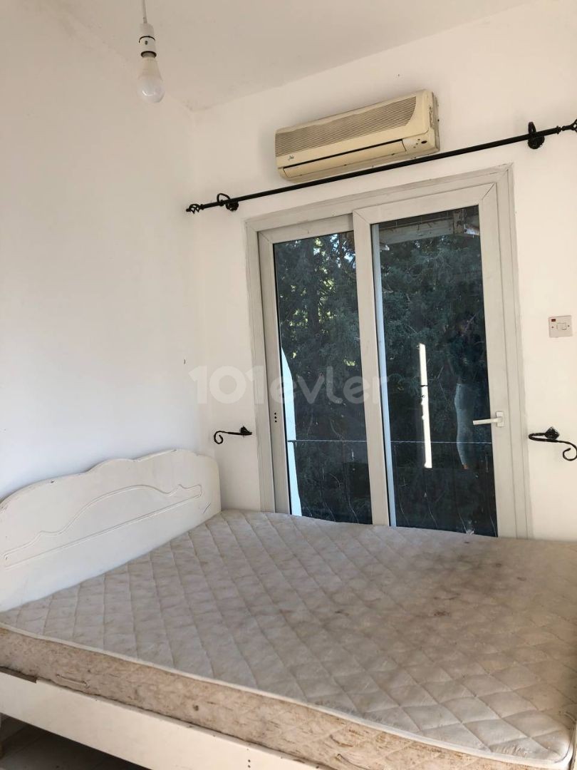 Girne - Alsancak , 3+1, 120 m2, mobilyalarla satılmaktadır. Acil satış.