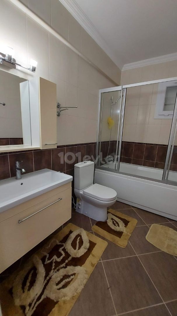 GIRNE - LAPTA. Villa zu verkaufen 4+1.  ** 