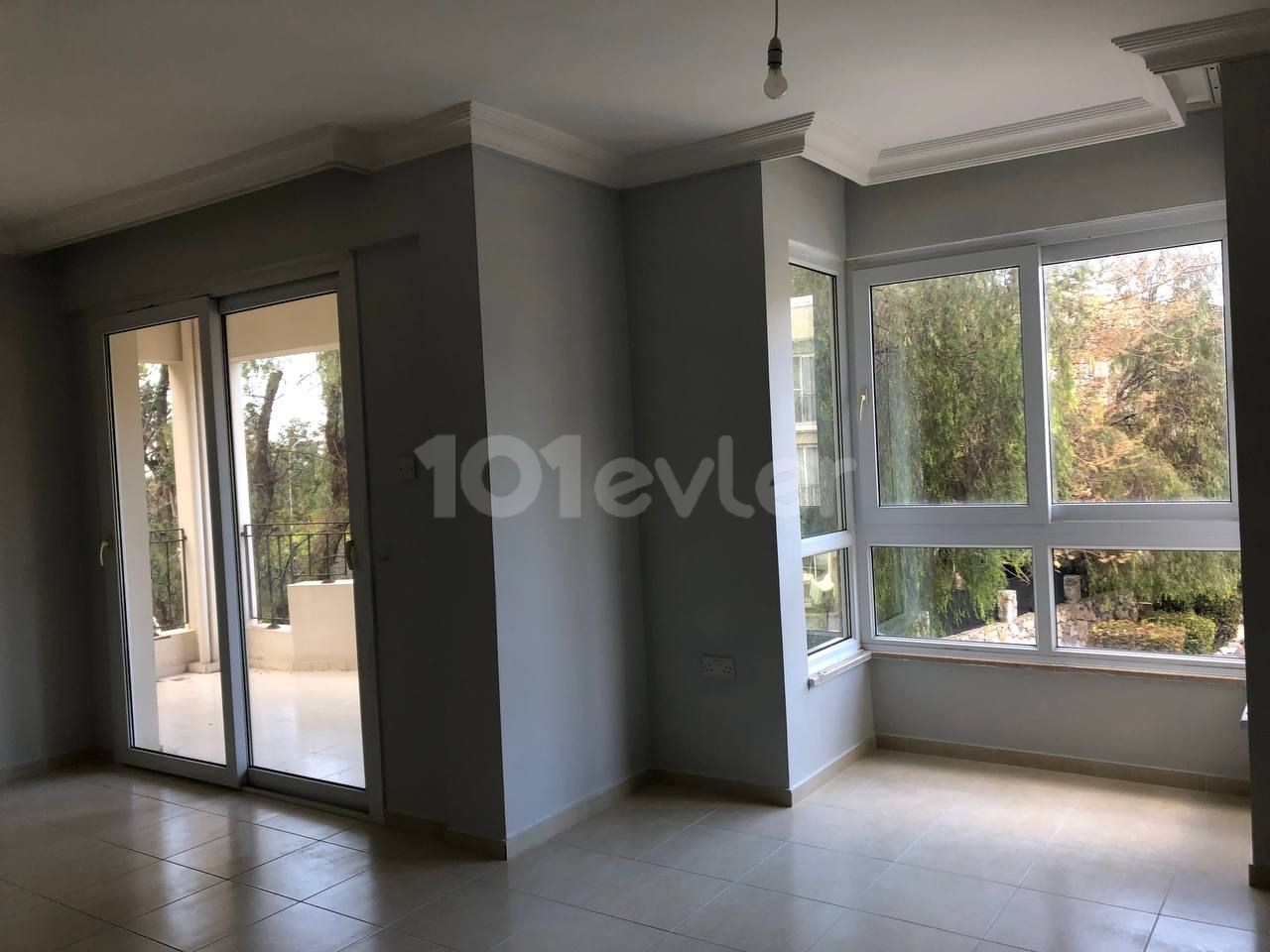 Kyrenia - Alsancak, zu verkaufen Wohnung 3+1, großer Balkon, Komplex mit Pool. 