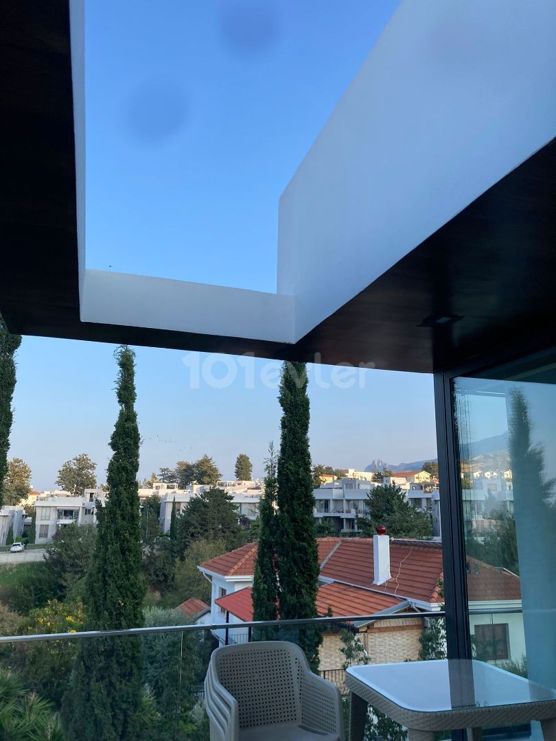 CIRNE - ALSANCAK PENTHOUSE ZU VERMIETEN 2+1. 