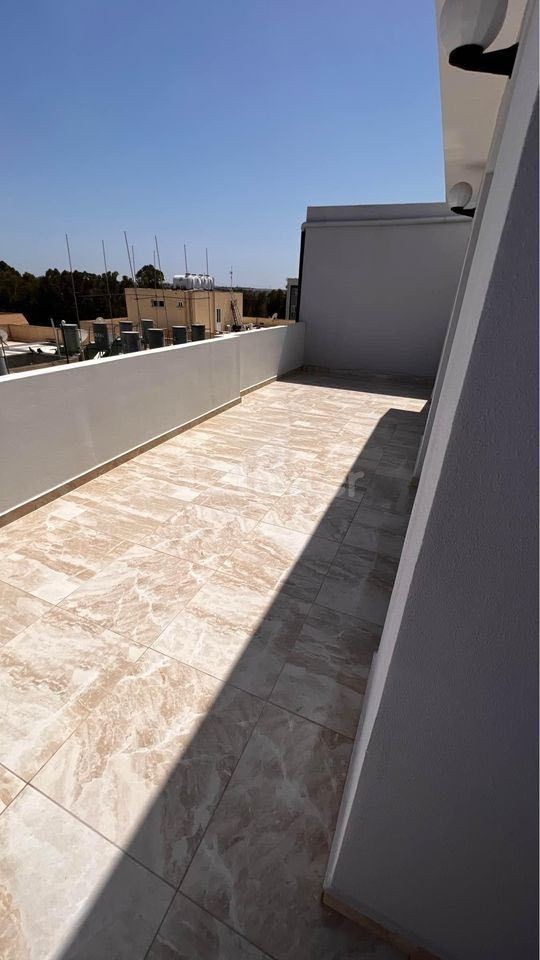 Penthouse zu verkaufen in Famagusta Zentrum 2+1 mit einer großen Terrasse