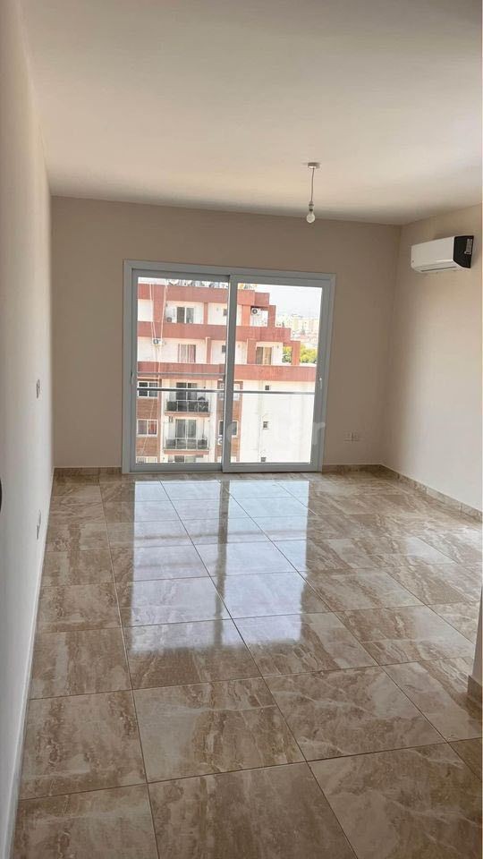 Penthouse zu verkaufen in Famagusta Zentrum 2+1 mit einer großen Terrasse