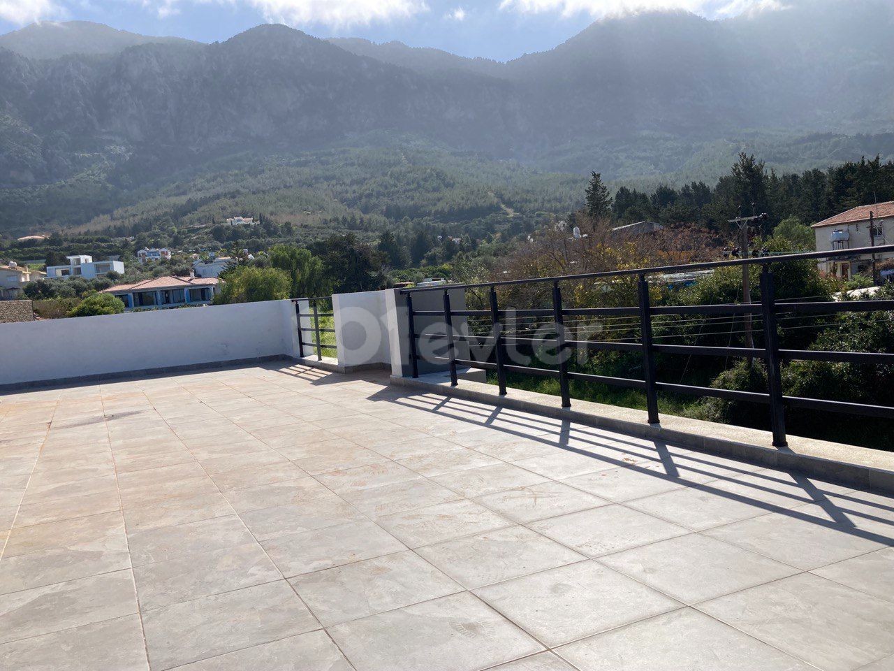 Kyrenia - Lapta, neue Anlage mit privater Terrasse, Meer- und Bergblick 2+1 zu verkaufen. 