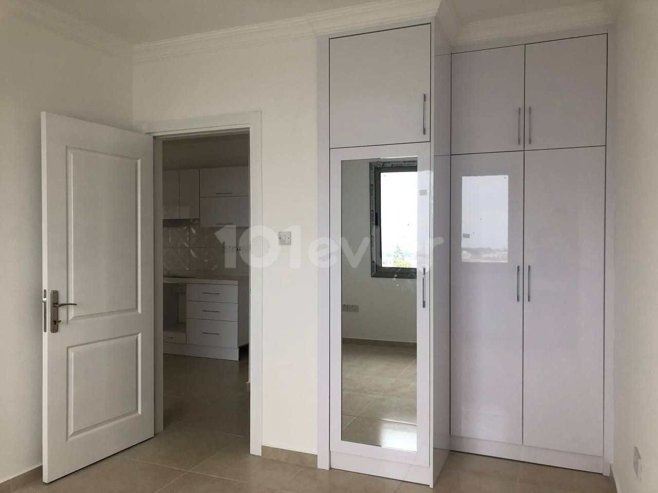 Kyrenia - Alsancak, 2+1 Wohnung zu verkaufen in neuer Anlage mit Bergblick. 