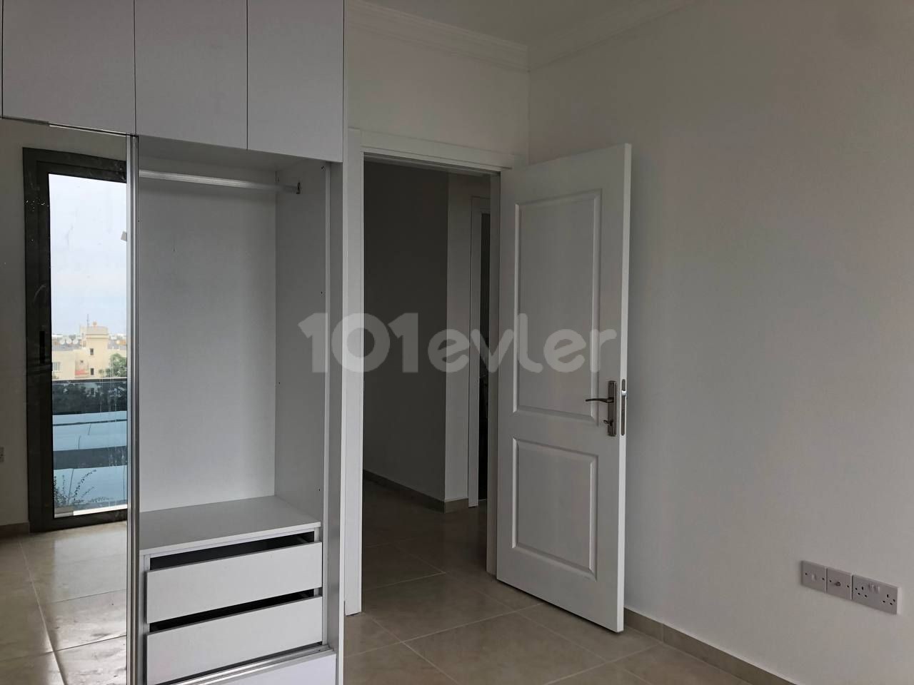 Kyrenia - Alsancak, 2+1 Wohnung zu verkaufen in neuer Anlage mit Bergblick. 