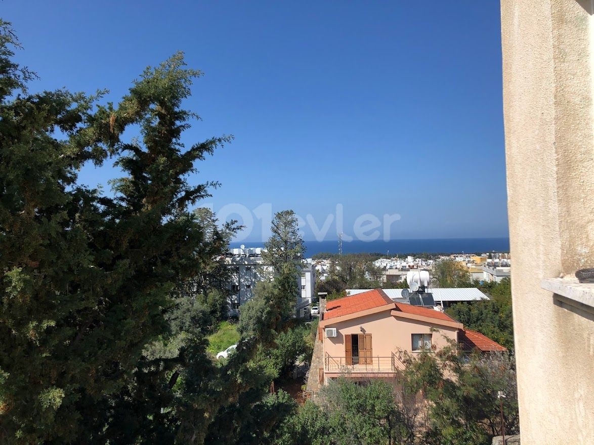 Kyrenia - Lapta, 1+ 1 mit Meer- und Bergblick steht zum Verkauf. 