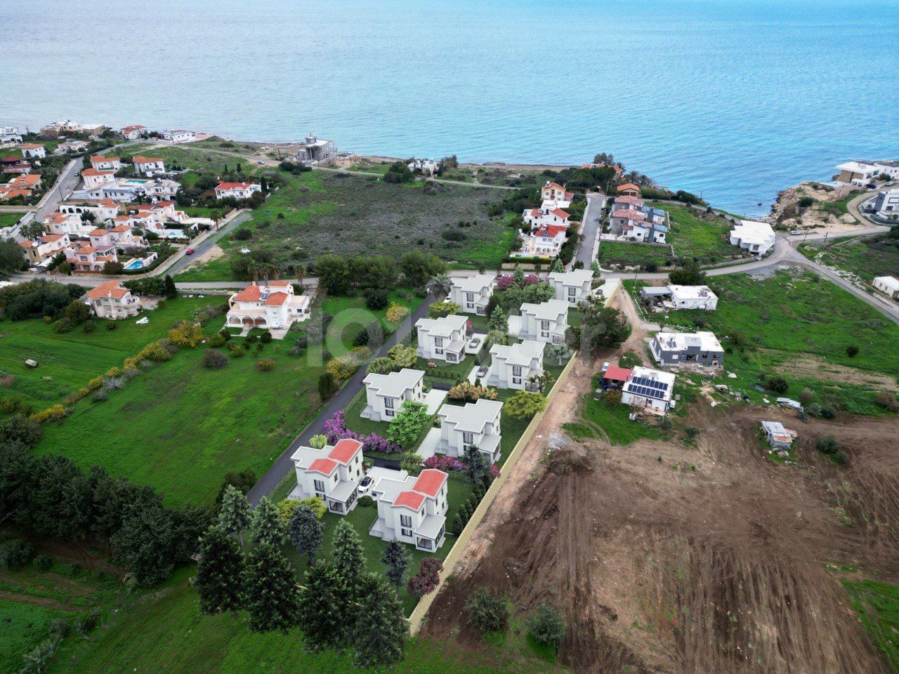 Kyrenia - Karşıyaka, 3 + 1 villa with a plot 500 meters from the sea is for sale.  One year installment, first installment 50%