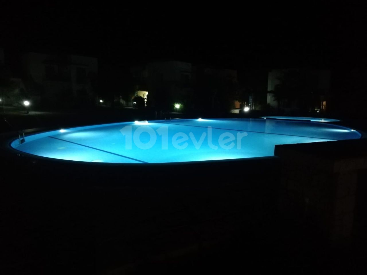 Kyrenia - Esentepe, furnished, 2+1 flat with white goods and private garden. It is 300 meters from the sea. We can speak Turkish, English and Russian.