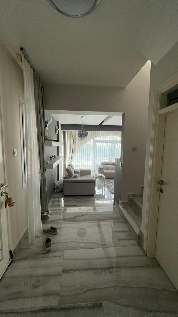 Girne - Alsancak'ta özel havuzlu 3+1 satılık villa. Denize yakın.