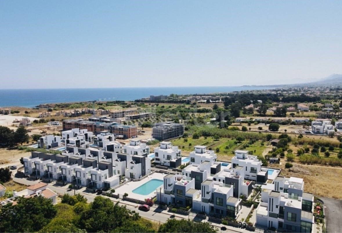 Girne-Karşıyaka'da satılık 2+2 villa, denize 250 metre.