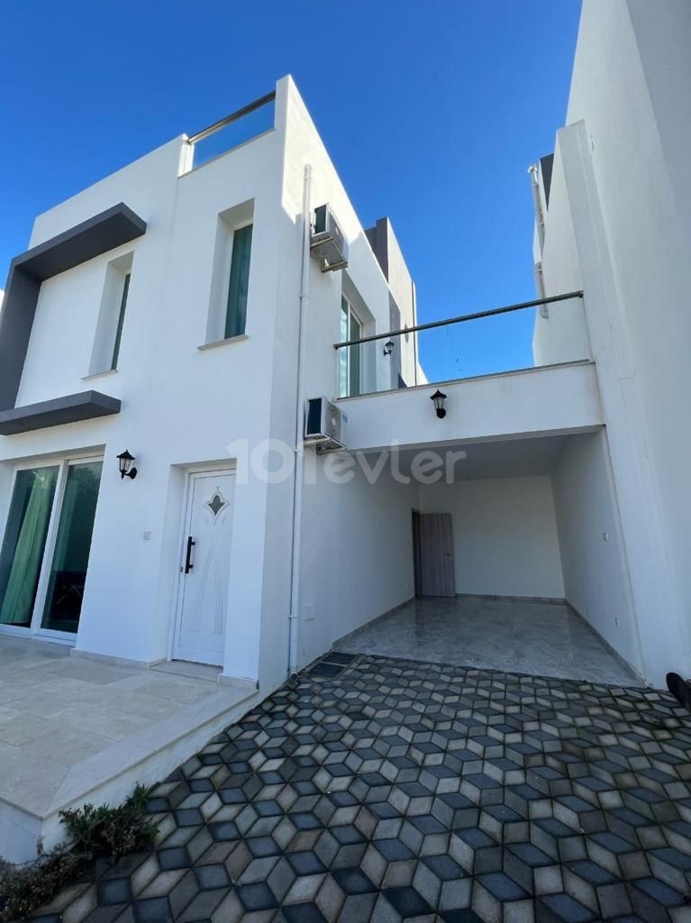 GIRNE - KARSIAYKA  KIRALIK VILLA  2+2.