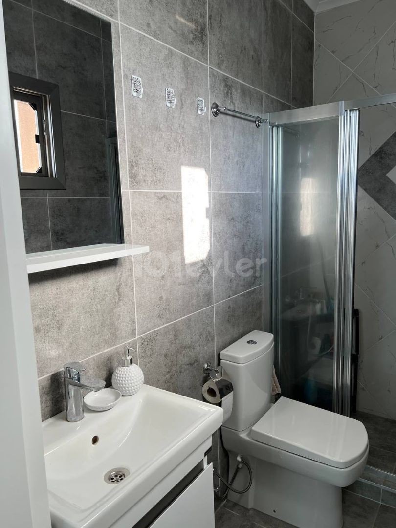 Kyrenia – Alsancak, 1+1 Wohnung zum Verkauf in einem neuen Komplex mit Pool, Terrasse und Designer-Renovierungen. Wir sprechen Türkisch, Englisch und Russisch