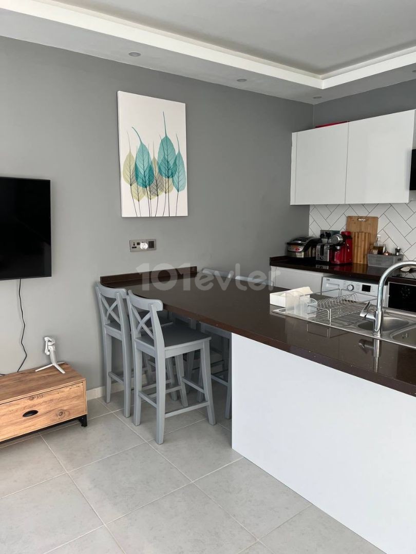 Kyrenia – Alsancak, 1+1 Wohnung zum Verkauf in einem neuen Komplex mit Pool, Terrasse und Designer-Renovierungen. Wir sprechen Türkisch, Englisch und Russisch